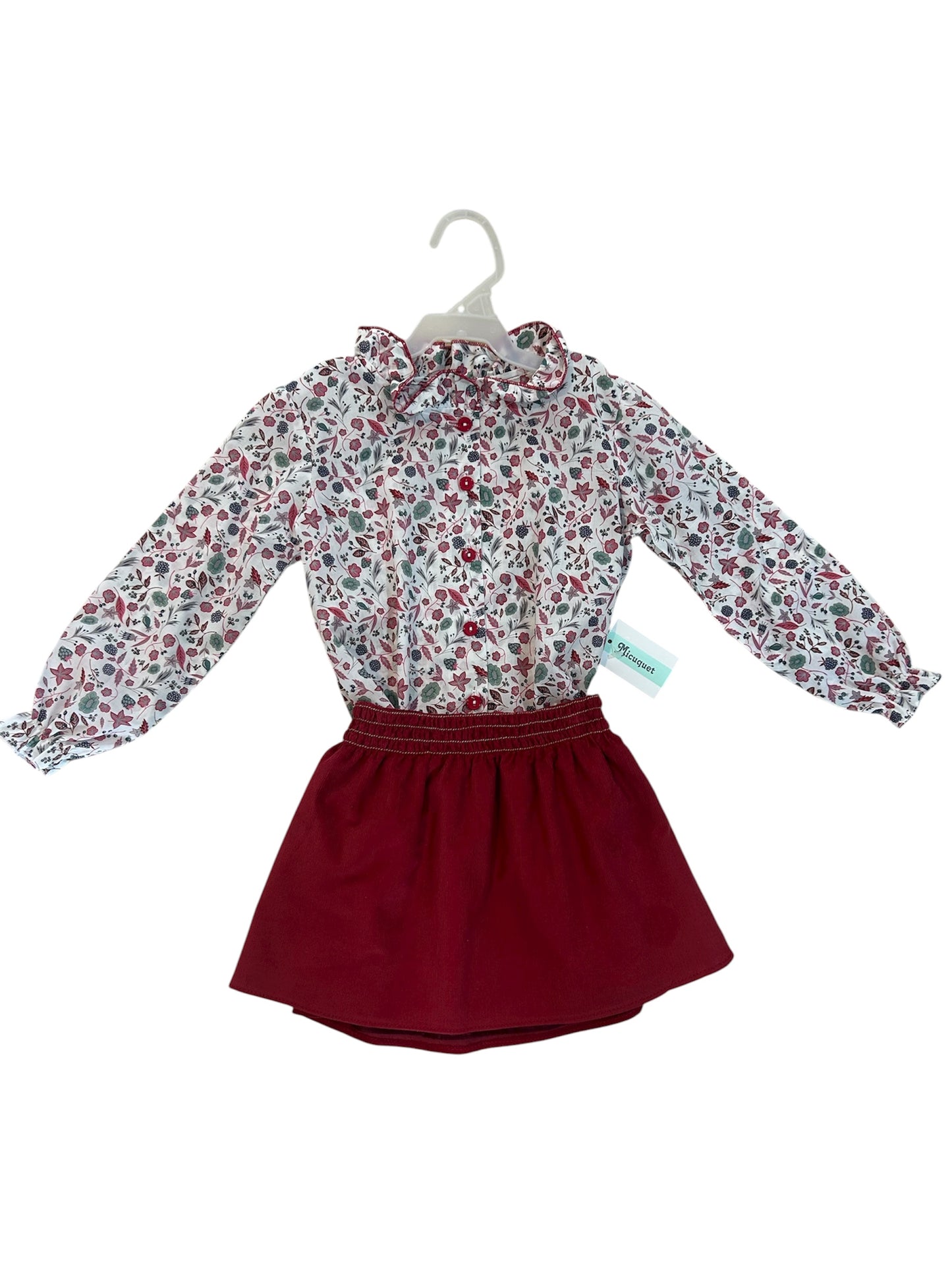 Blusa de Flores y Falda Roja