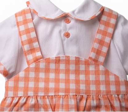 Overol cuadros naranja y blusa