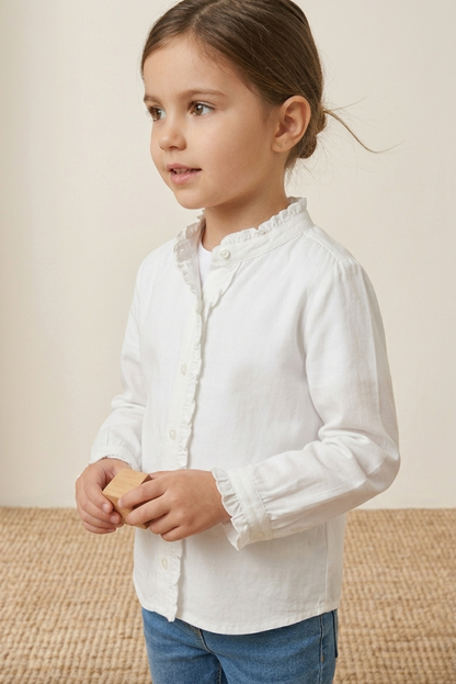 Blusa blanca con botones detalle mangas