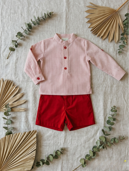 Conjunto camisa rayas y short rojo
