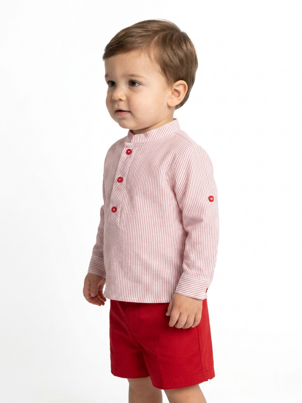 Conjunto camisa rayas y short rojo