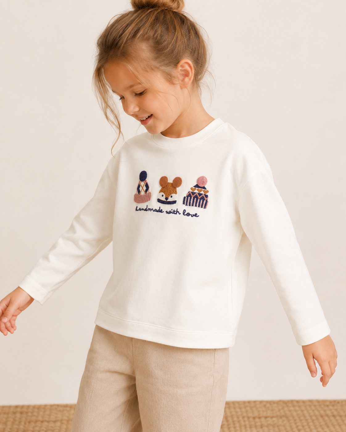 Blusa blanca manga larga detalle bordado 3D