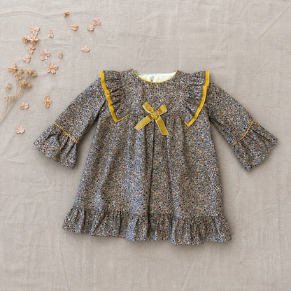 Vestido estampado con detalles amarillos