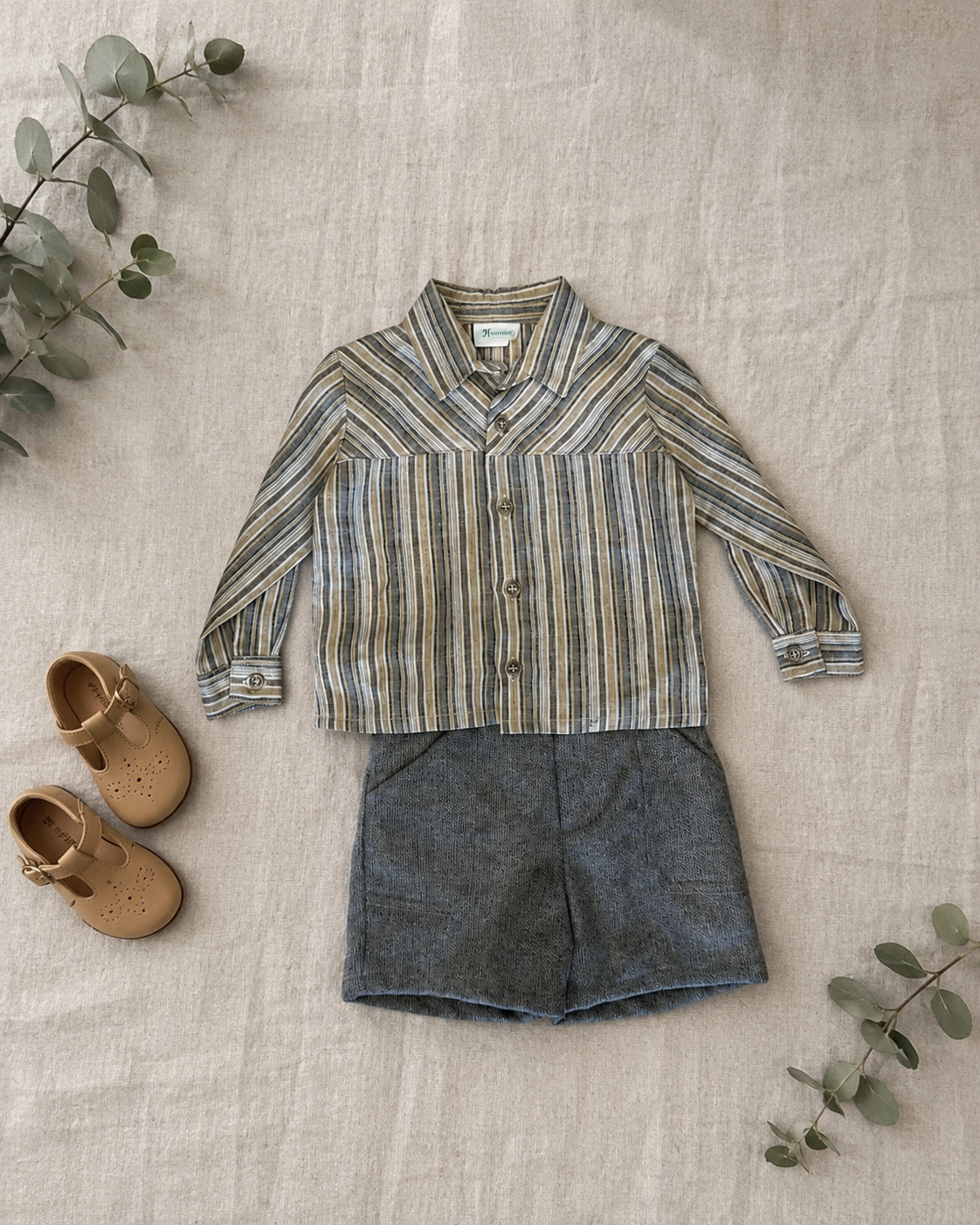 Conjunto camisa rayas y short gris