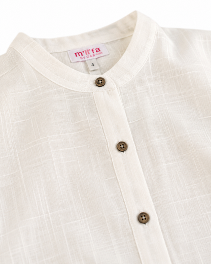 Conjunto camisa blanca manga larga y short beige