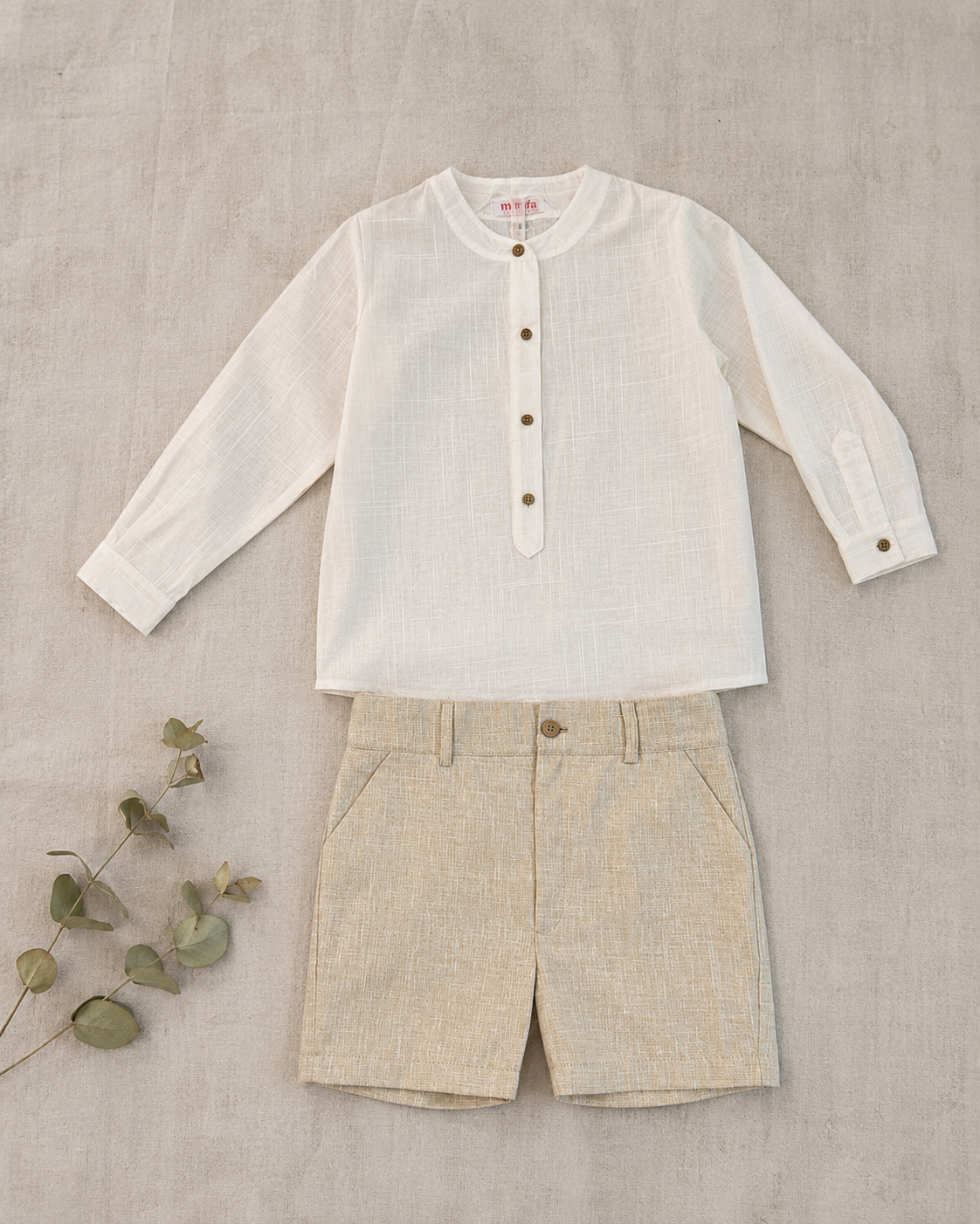 Conjunto camisa blanca manga larga y short beige