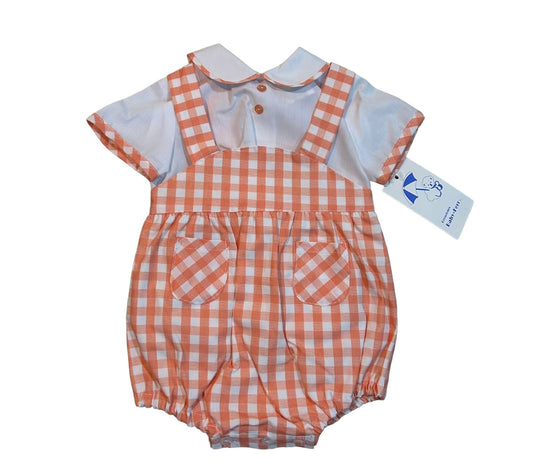 Overol cuadros naranja y blusa