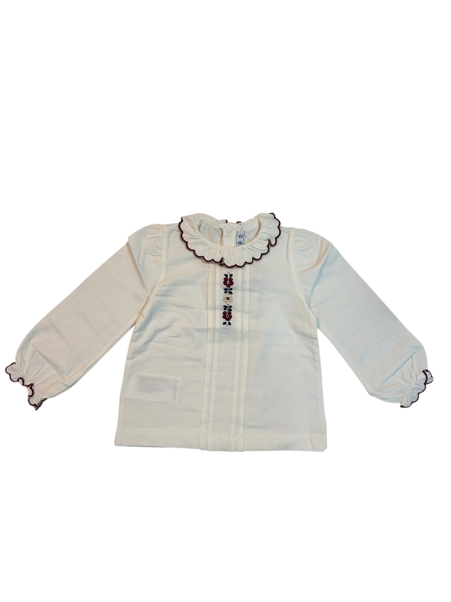 Blusa blanca con cuello y flores bordadas