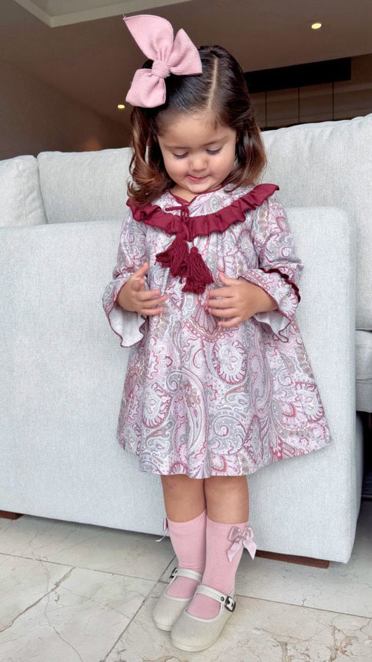 Vestido garigoleo con borlas guindas