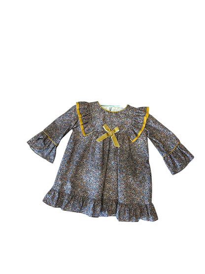 Vestido estampado con detalles amarillos