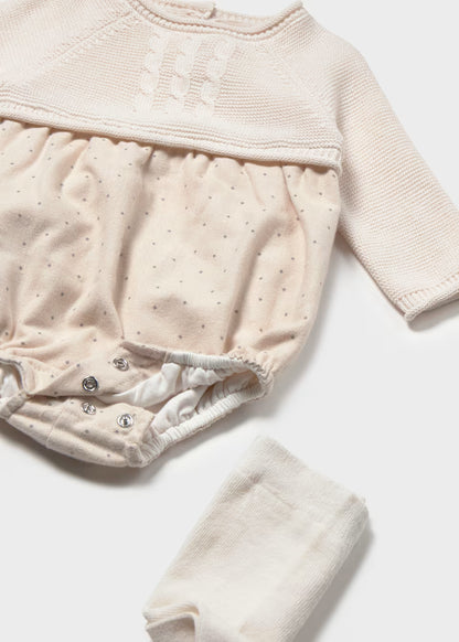 Conjunto ranita blanca y medias